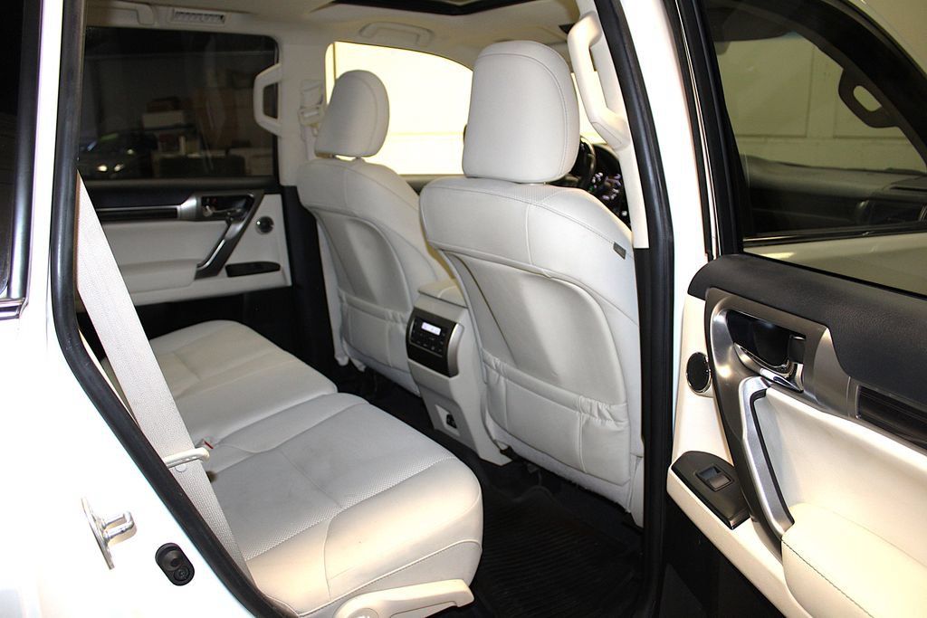 Used 2022 Lexus GX 460 Premium w/ Premium Plus Package AWD/4WD image 34