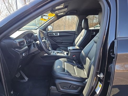 Used 2020 Ford Explorer XLT w/ Equipment Group 202A image 15