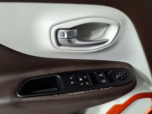 Used 2015 Jeep Renegade Limited AWD/4WD image 13