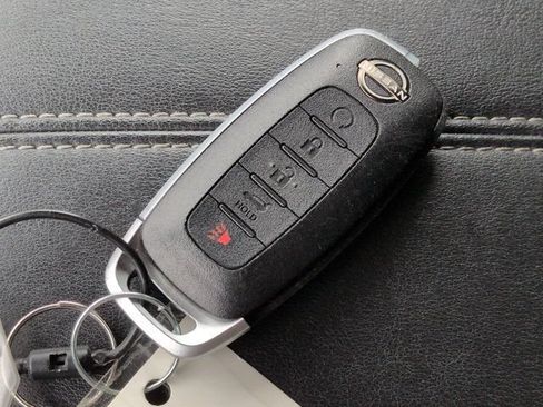 Used 2025 Nissan Pathfinder SV FWD image 28