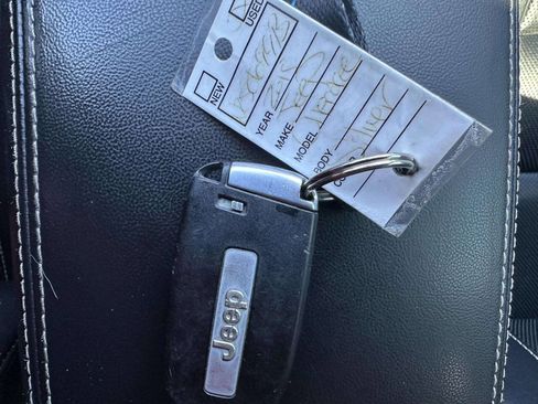 Used 2015 Jeep Grand Cherokee Limited w/ Luxury Group II image 37