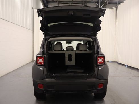 Certified 2022 Jeep Renegade Limited image 17