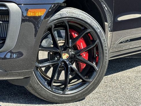 Certified 2024 Porsche Macan GTS image 6