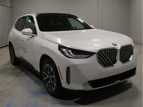 Used 2025 BMW X3 xDrive30i w/ Convenience Package AWD/4WD image 4