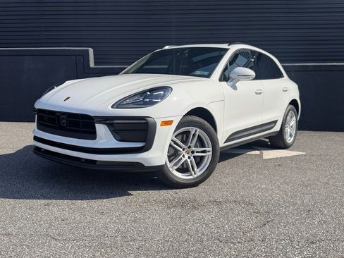 Certified 2026 Porsche Macan image 6