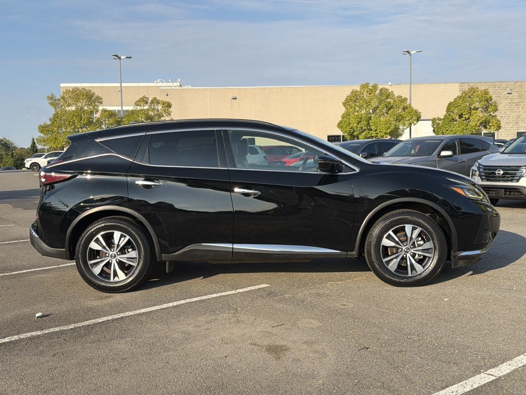 Used 2023 Nissan Murano SV FWD image 2