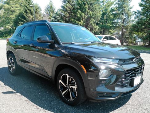 Certified 2023 Chevrolet TrailBlazer RS w/ Sun and Liftgate Package AWD/4WD image 2