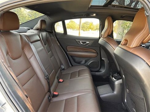 Used 2021 Volvo S60 T8 Inscription image 32