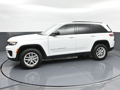 Used 2025 Jeep Grand Cherokee Laredo X image 31