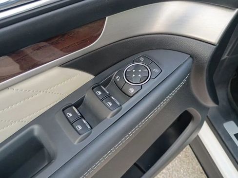 Used 2017 Ford Explorer Platinum image 10