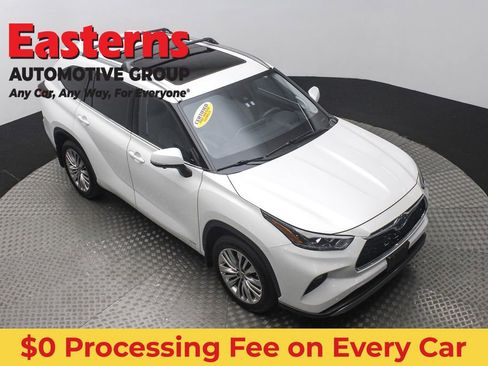 Used 2024 Toyota Highlander Platinum AWD/4WD image 3