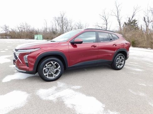 Used 2025 Chevrolet Trax LT image 7