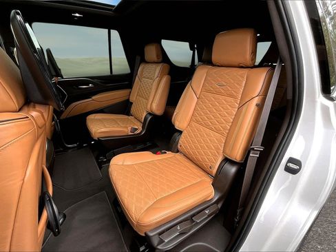 Used 2021 Cadillac Escalade Premium Luxury image 14