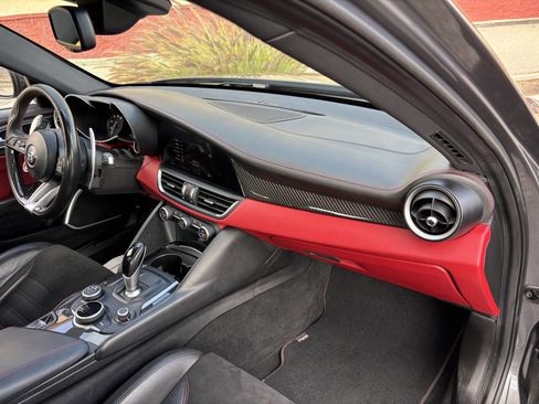 Used 2017 Alfa Romeo Giulia Quadrifoglio image 19