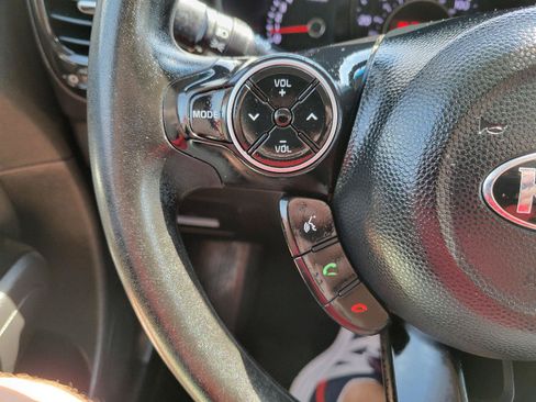 Used 2017 Kia Soul + FWD image 16