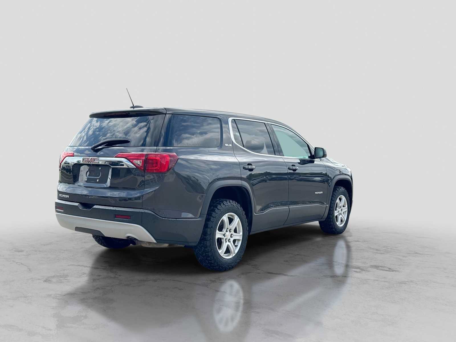 Used 2017 GMC Acadia SLE FWD image 6