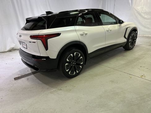 Certified 2025 Chevrolet Blazer EV RS image 11