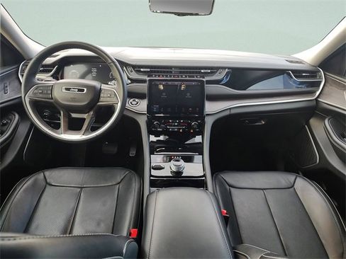 Used 2022 Jeep Grand Cherokee L Limited w/ Luxury Tech Group II image 12