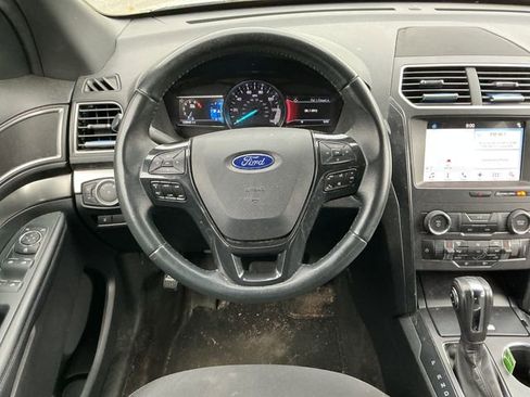 Used 2018 Ford Explorer XLT w/ Equipment Group 201A AWD/4WD image 14