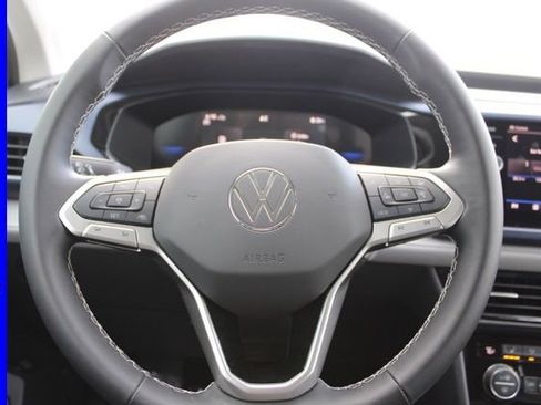 Used 2024 Volkswagen Taos SE image 27