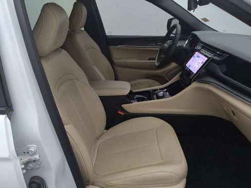 Used 2022 Jeep Grand Cherokee Limited 4xe w/ Luxury Tech Group II image 21