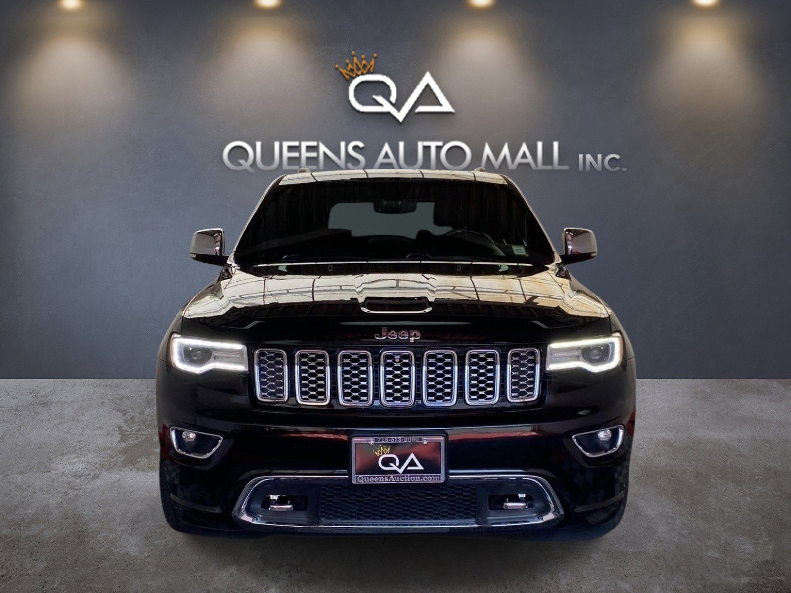Used 2019 Jeep Grand Cherokee Overland AWD/4WD image 2