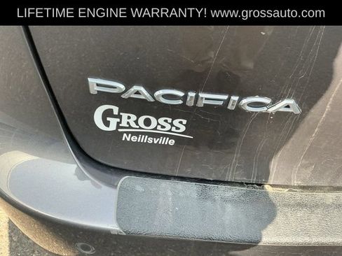 Used 2023 Chrysler Pacifica Touring-L FWD image 28