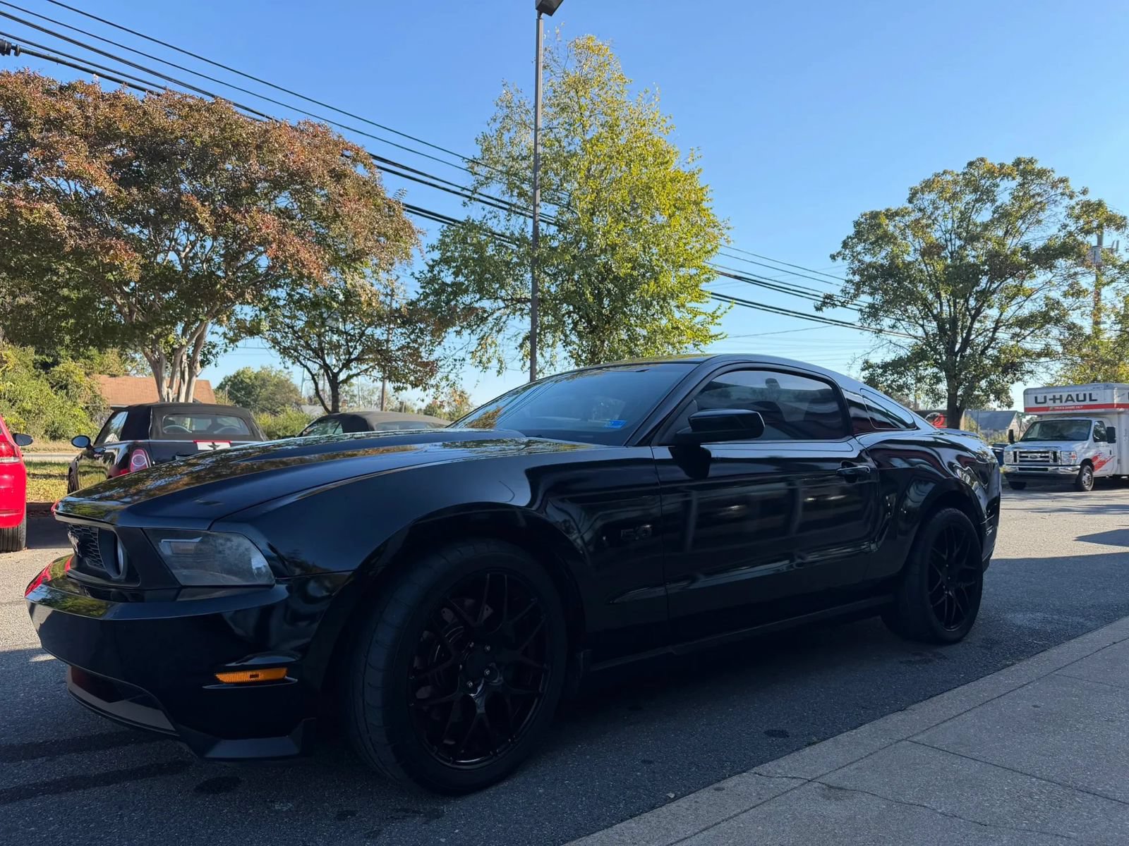 Used 2011 Ford Mustang GT RWD image 3