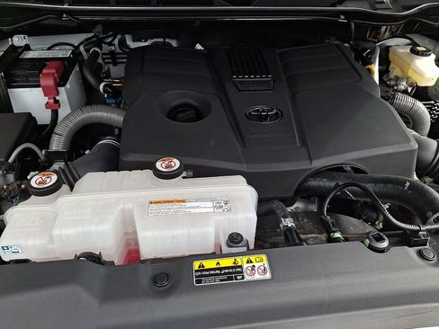Used 2025 Toyota Tundra Limited AWD/4WD image 28