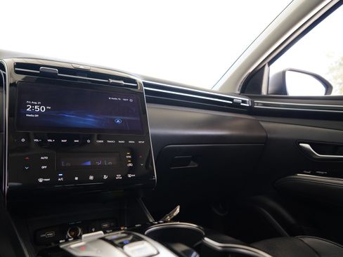 Used 2024 Hyundai Tucson Limited FWD image 16
