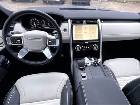 Used 2023 Land Rover Discovery Metropolitan Edition image 16