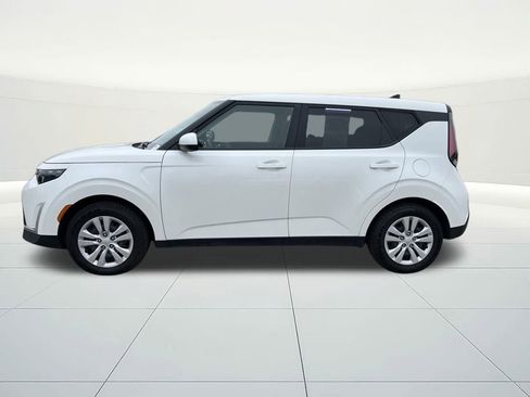 Used 2023 Kia Soul LX image 2