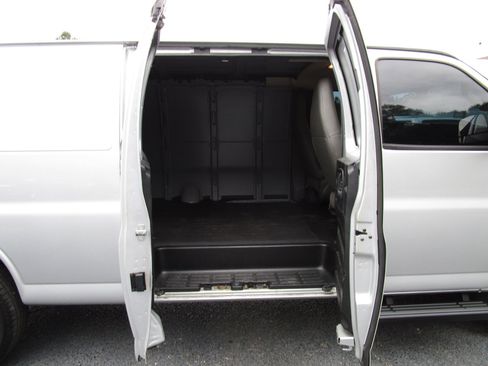 Used 2022 Chevrolet Express 2500 Extended w/ Driver Convenience Package image 21