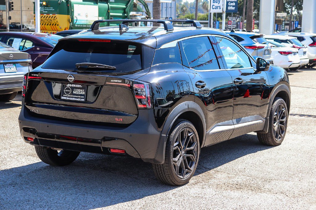 Used 2025 Nissan Kicks SR FWD image 8
