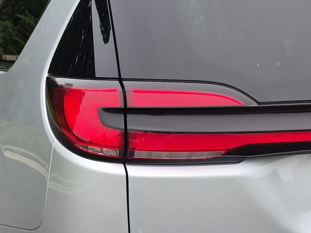 Used 2024 Chrysler Pacifica Touring-L FWD image 21