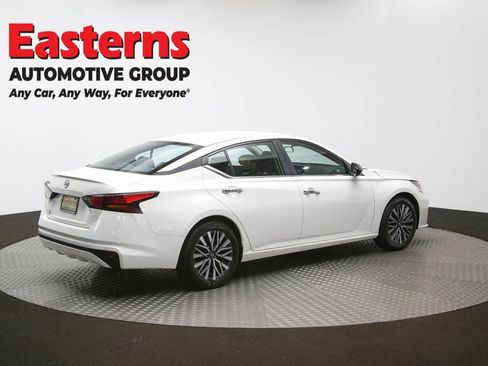 Used 2025 Nissan Altima 2.5 SV FWD image 41