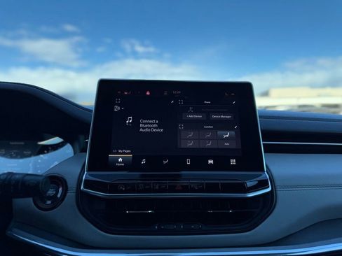 Used 2023 Jeep Compass Limited image 19