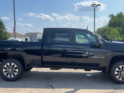 Used 2024 Chevrolet Silverado 2500 Custom w/ Custom Value Package AWD/4WD image 2