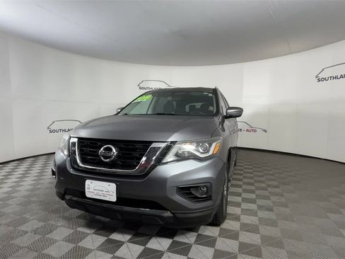 Used 2019 Nissan Pathfinder SV image 3