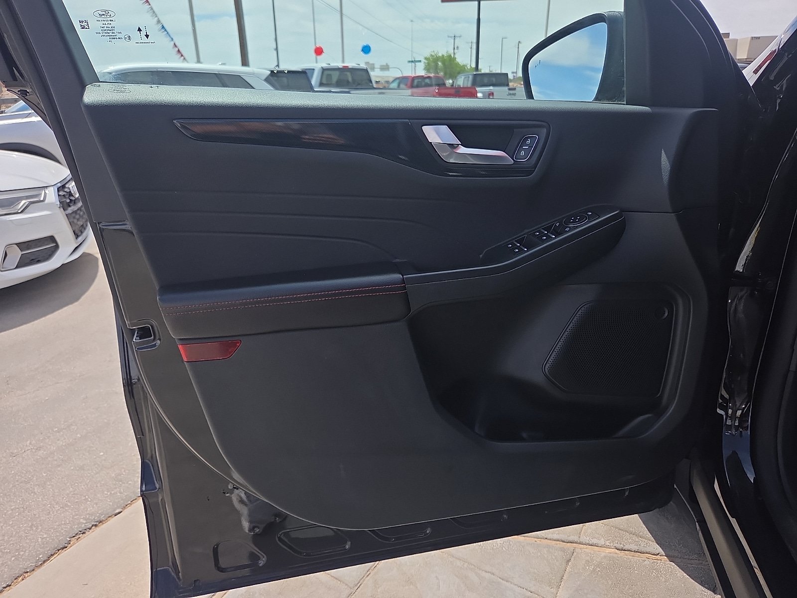 Used 2025 Ford Escape ST-Line AWD/4WD image 8