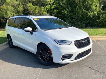 Used 2023 Chrysler Pacifica Touring-L w/ S Appearance Package