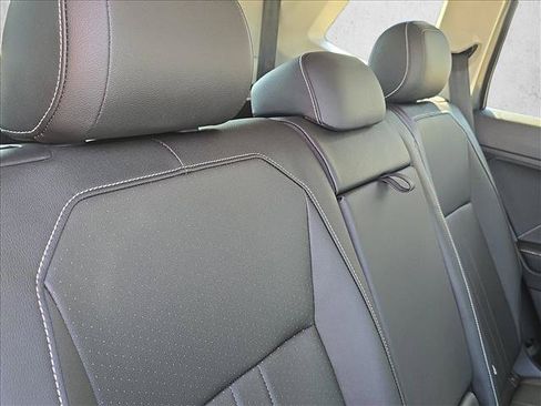 Used 2023 Volkswagen Tiguan SE FWD image 22