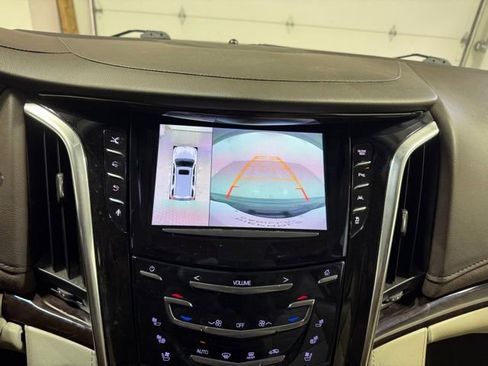 Used 2016 Cadillac Escalade Premium image 20
