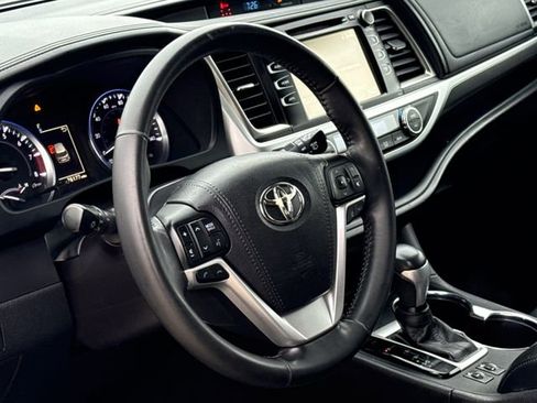 Used 2017 Toyota Highlander SE AWD/4WD image 20