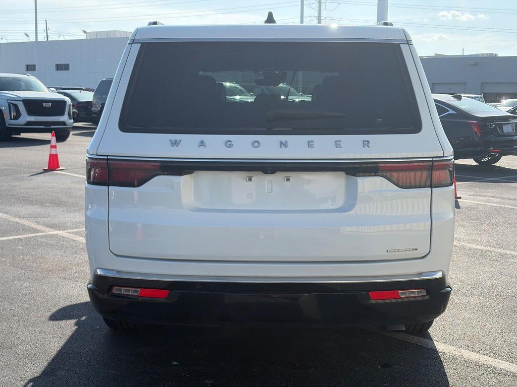 Used 2024 Jeep Wagoneer L Series III w/ Flexible Seating Group AWD/4WD image 5