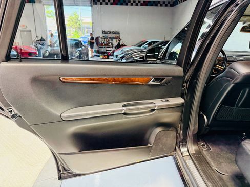 Used 2012 Mercedes-Benz R 350 4MATIC image 37