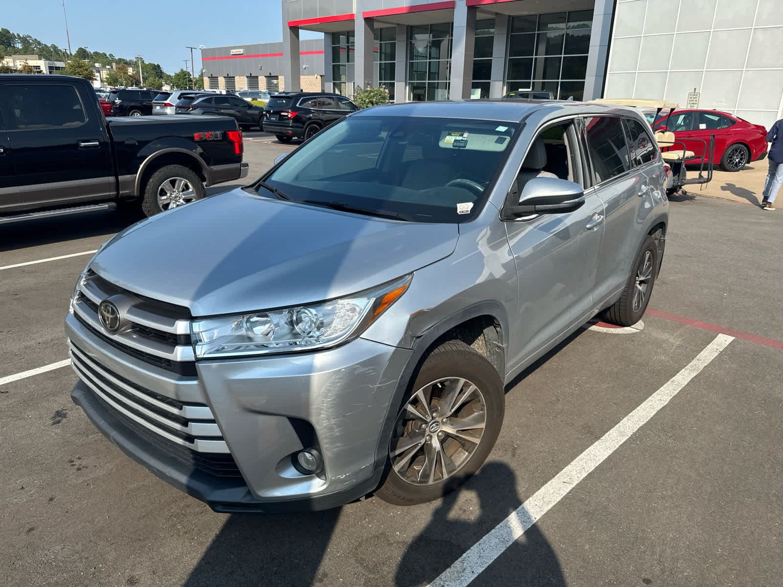Used 2018 Toyota Highlander Plus FWD image 2