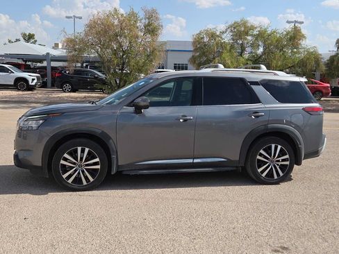 Used 2024 Nissan Pathfinder Platinum FWD image 5