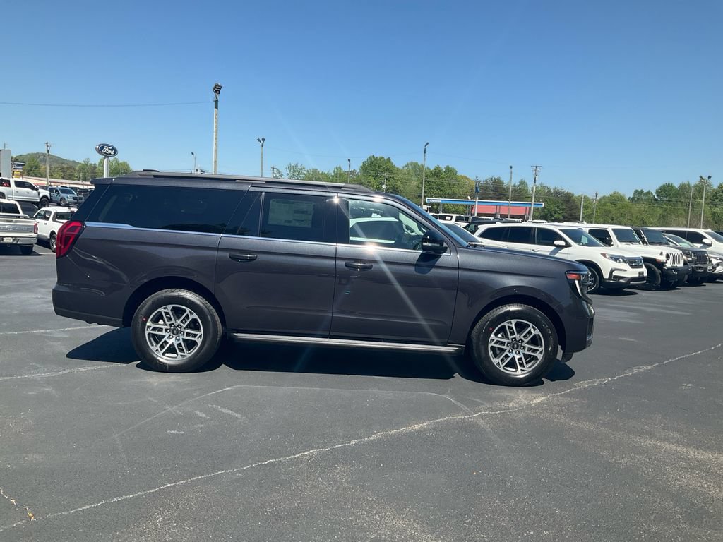 New 2026 Ford Expedition Max Active RWD image 4