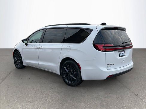 New 2026 Chrysler Pacifica Select w/ S Appearance Package FWD image 6